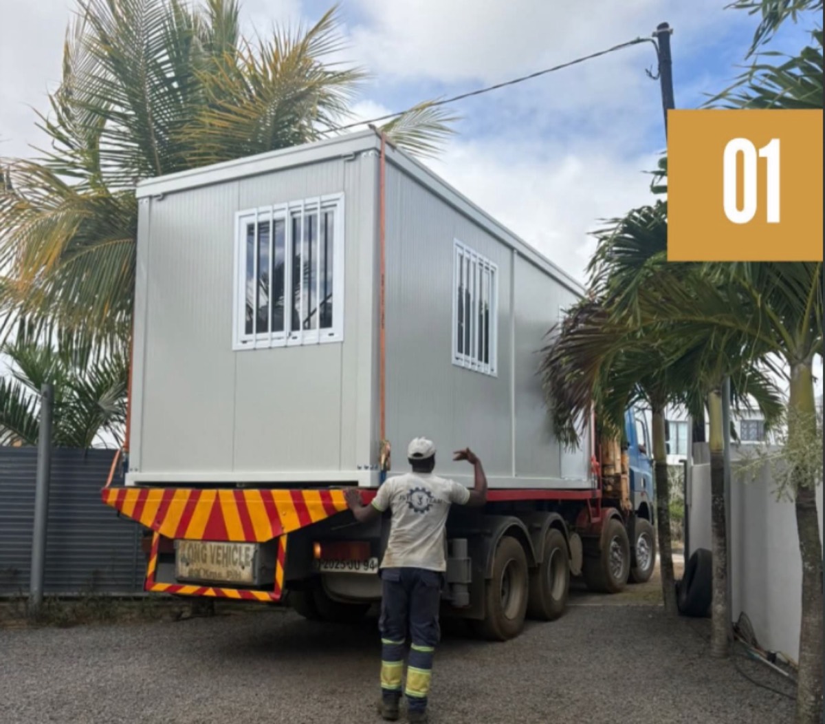 JSTL transporting a modular unit