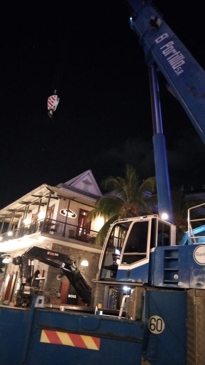 JSTL heavy lift at night