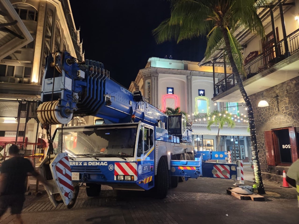 JSTL crane positioning at night