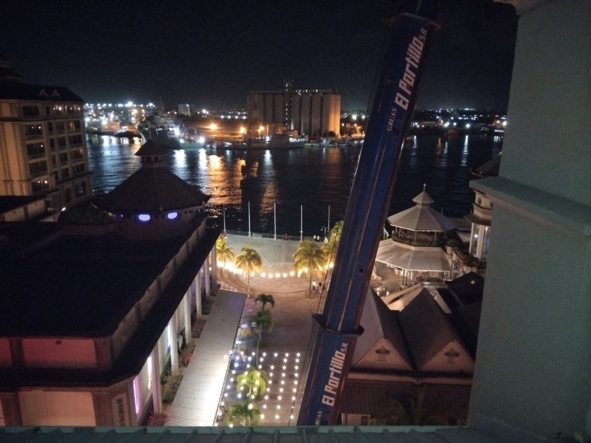JSTL crane at the waterfront