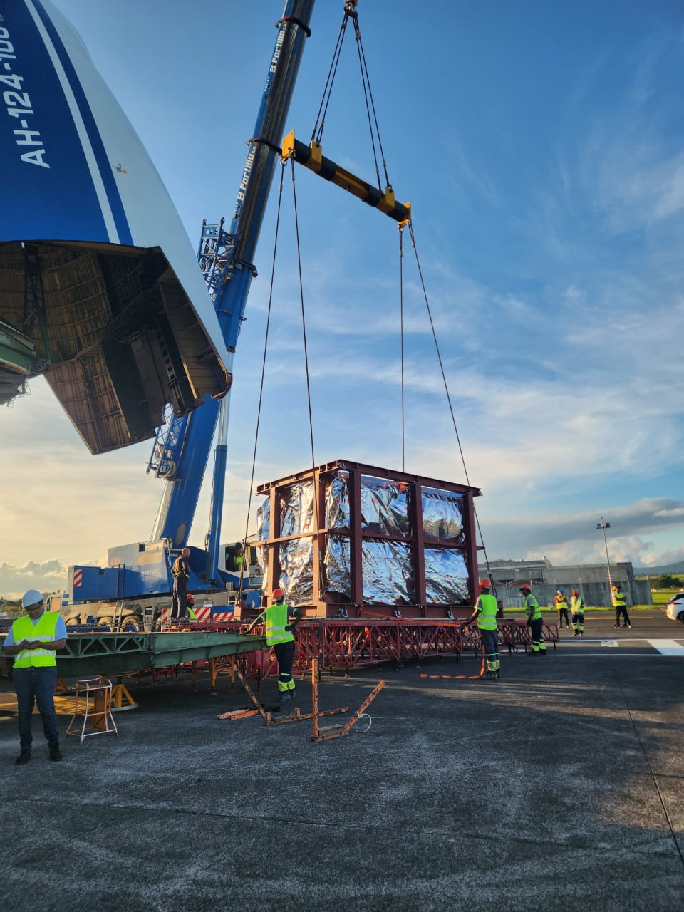 Crane loading foil-wrapped cargo into an An-124 nose
