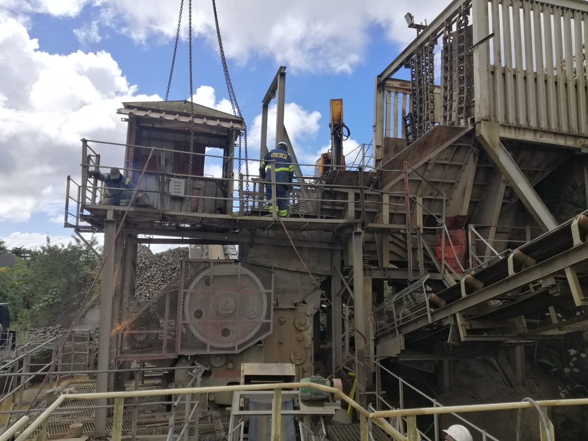 JSTL crew rigging a lift at a quarry crusher plant