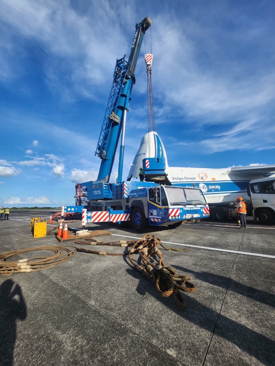 JSTL crane beside Antonov cargo aircraft