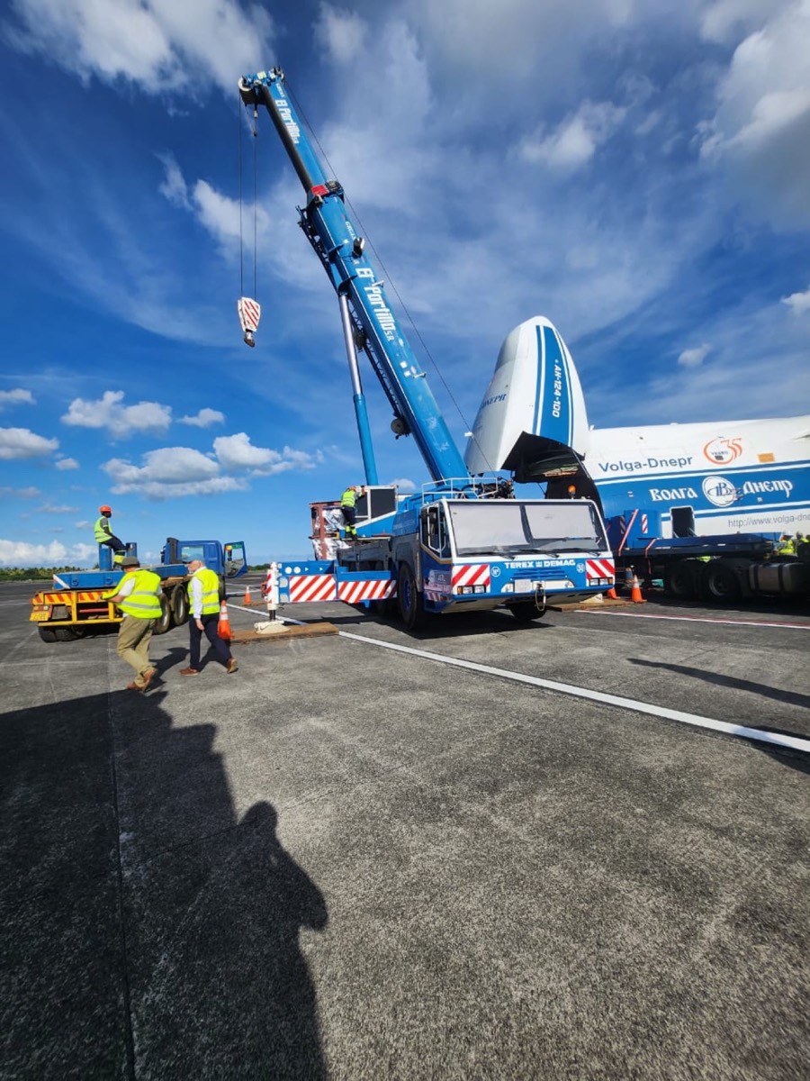 JSTL crane beside the cargo aircraft