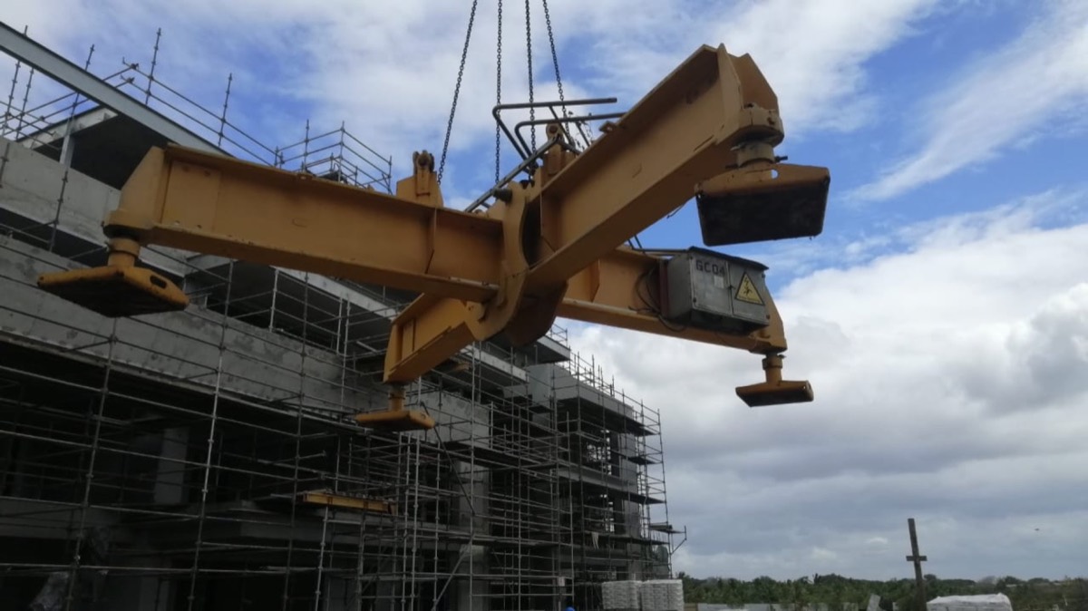 JSTL crane on a construction site