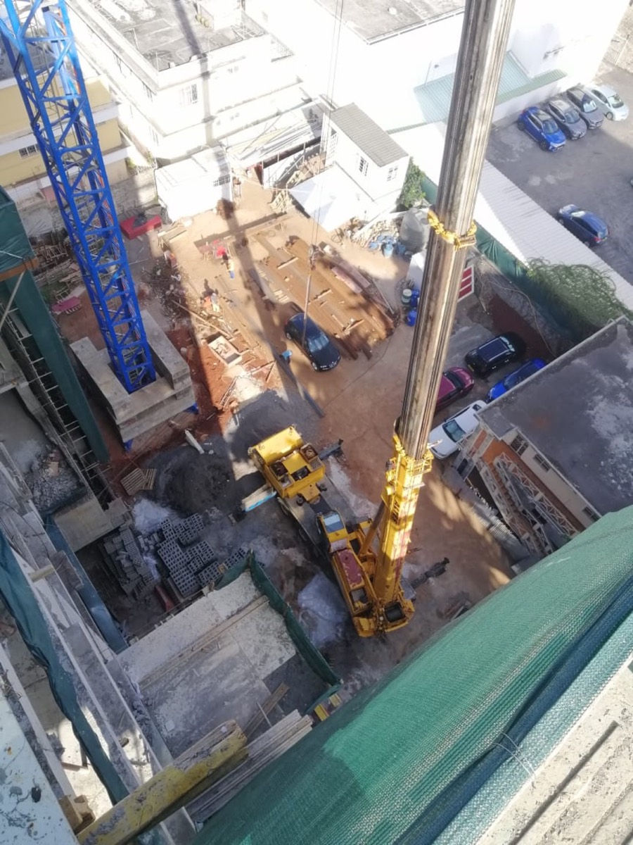 JSTL crane at a building renovation
