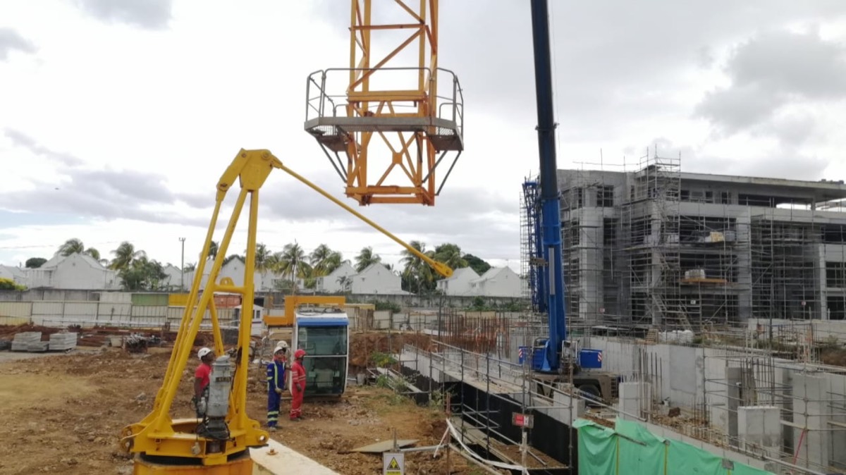 JSTL crane lifting a large generator stator