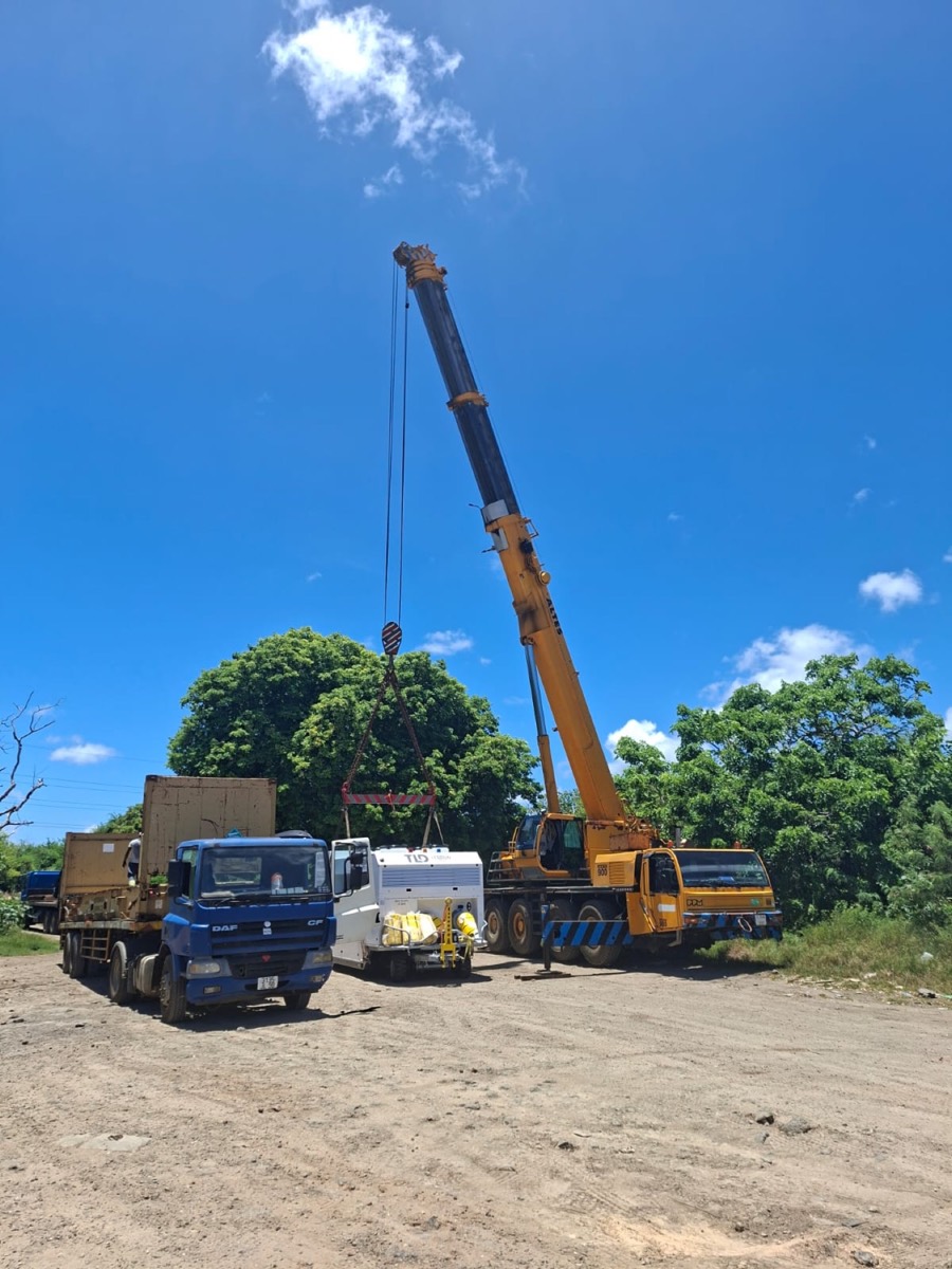 JSTL lifting a bridge girder