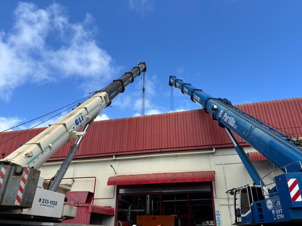 JSTL crane at a telecom tower